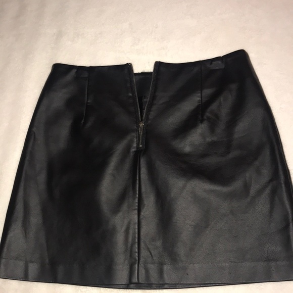 black leather skirt - Picture 3 of 3